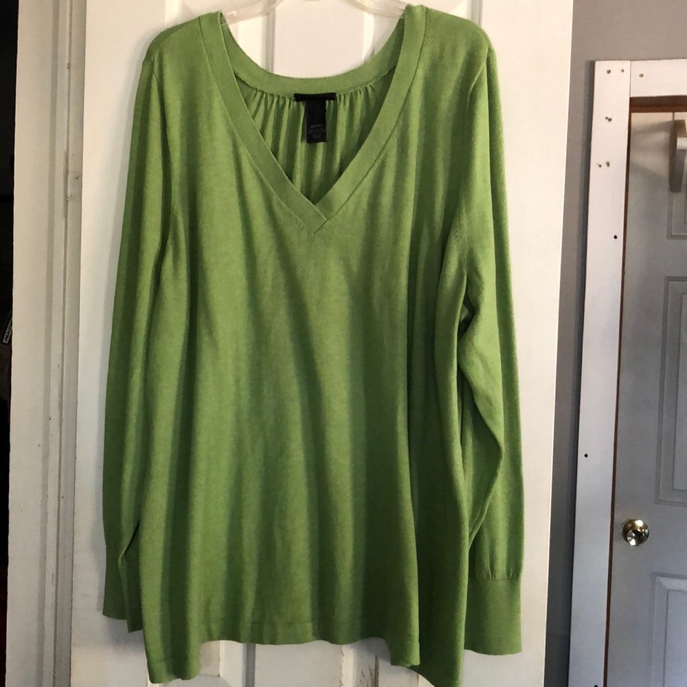 Green long sleeve pull over sweater